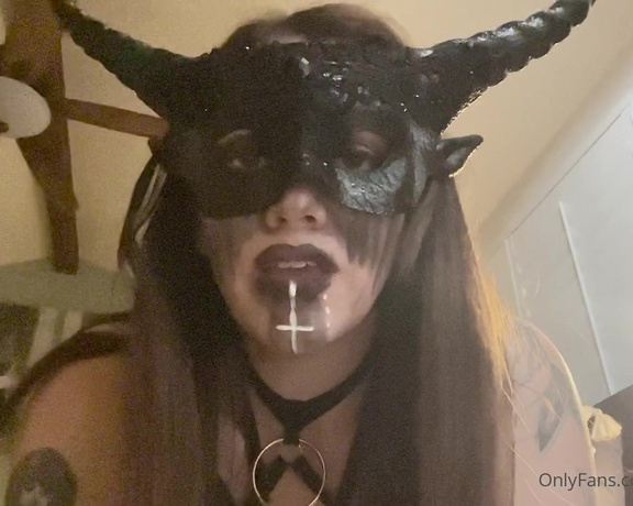 KIki Kitsune aka kiki_kitsune - 12-07-2023 OnlyFans Video - A fun video I did on Halloween I forget How much I love Giantess