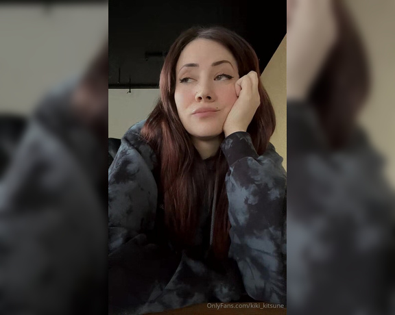 KIki Kitsune aka kiki_kitsune - 05-08-2024 OnlyFans Video - Sitting here waiting for a client at work, and I remembered its hump dayyyyyy