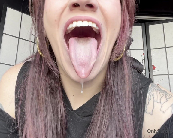 KIki Kitsune aka kiki_kitsune - 05-25-2024 OnlyFans Video - Spit, drool, gagging I am always getting asked to do more of these lol