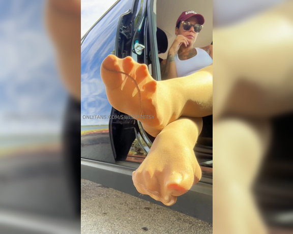 Sweetfeetsy aka sweetfeetsy - 04-10-2024 OnlyFans Video - Pretty Nylon Covered Toes  Soles