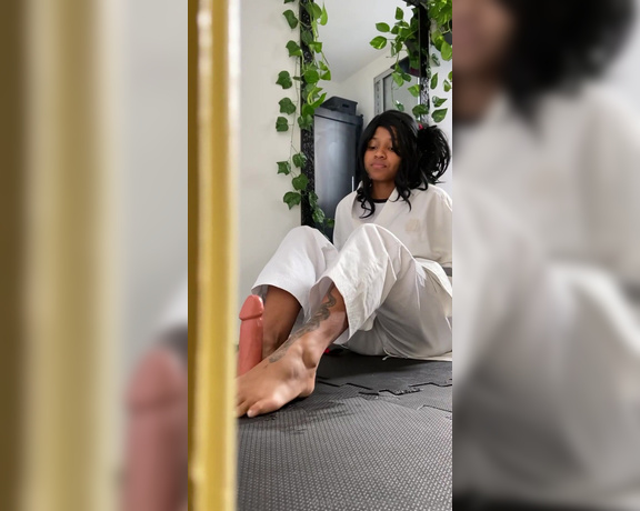 Erika Keylla aka kellfemdom - 04-23-2024 OnlyFans Video - Foot job