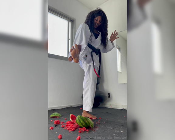 Erika Keylla aka kellfemdom - 08-30-2024 OnlyFans Video - watermelon Vs BLACK BELT