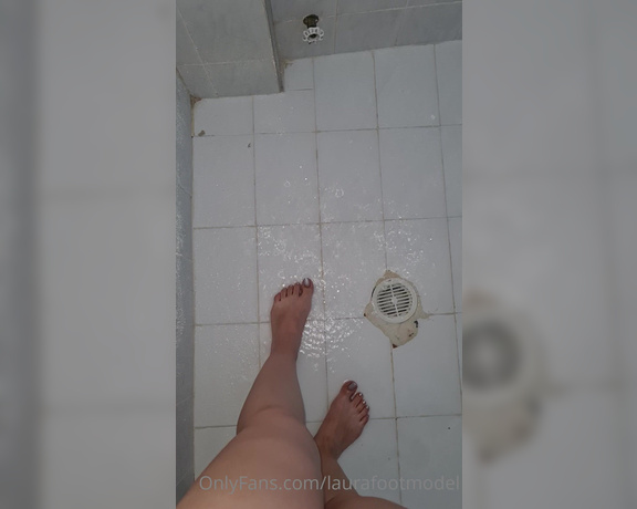 EvvaLion aka evvalion - 01-20-2021 OnlyFans Video - A quick shower to my feet_uab0