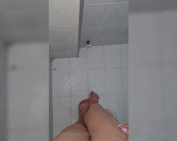 EvvaLion aka evvalion - 01-20-2021 OnlyFans Video - A quick shower to my feet_uab0