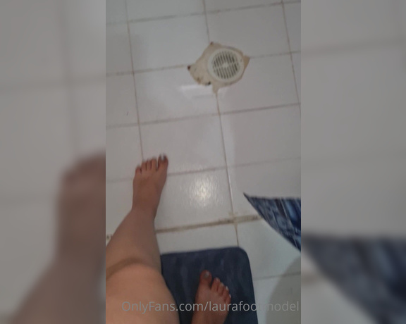 EvvaLion aka evvalion - 01-20-2021 OnlyFans Video - A quick shower to my feet_vm92