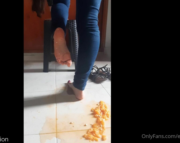 EvvaLion aka evvalion - 02-08-2021 OnlyFans Video - Crushing a juicy tangerine with my toes and soles