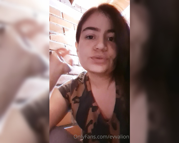 EvvaLion aka evvalion - 04-13-2021 OnlyFans Video - Mira mis uñas sin esmalte, qué te parecen Look my naked toe nails, do you like