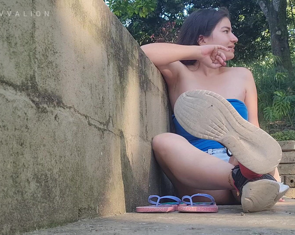 EvvaLion aka evvalion - 07-21-2022 OnlyFans Video - Flip flops dangling in the park