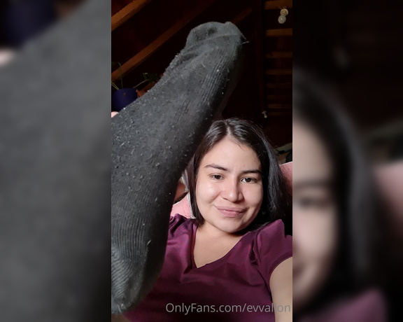 EvvaLion aka evvalion - 09-05-2021 OnlyFans Video - Nunca tengo las medias con su par