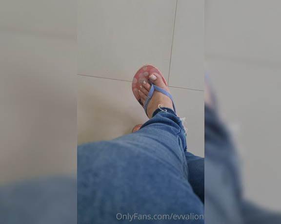 EvvaLion aka evvalion - 10-19-2021 OnlyFans Video - New pedicure day