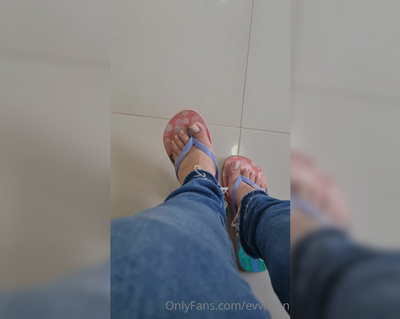 EvvaLion aka evvalion - 10-19-2021 OnlyFans Video - New pedicure day