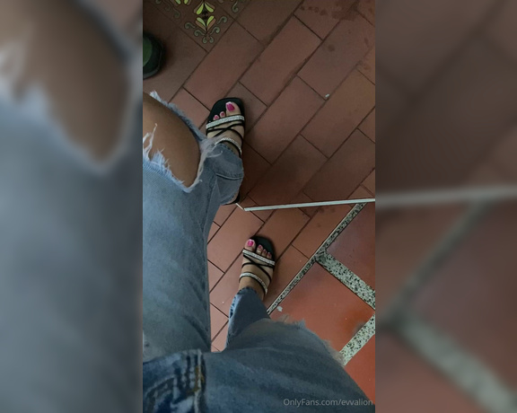 EvvaLion aka evvalion - 02-08-2024 OnlyFans Video - The street is happy because of my beautiful feet walking wearing sandals