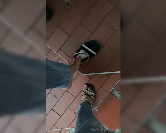 EvvaLion aka evvalion - 02-08-2024 OnlyFans Video - The street is happy because of my beautiful feet walking wearing sandals