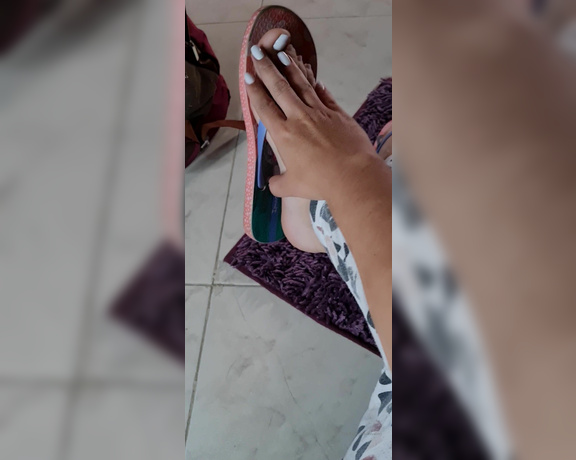 EvvaLion aka evvalion - 08-19-2022 OnlyFans Video - I love my white toenails wearing flipflops, and you Good Friday babes, enjoy all of me