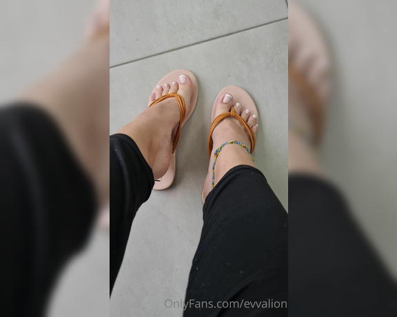 EvvaLion aka evvalion - 09-03-2022 OnlyFans Video - Pedicure time_nski