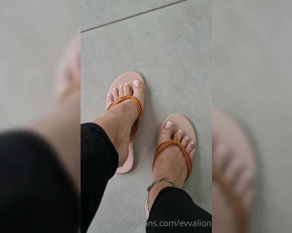 EvvaLion aka evvalion - 09-03-2022 OnlyFans Video - Pedicure time_nski