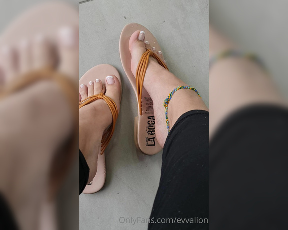 EvvaLion aka evvalion - 09-03-2022 OnlyFans Video - Pedicure time_nski