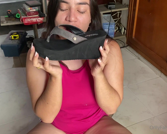 EvvaLion aka evvalion - 07-14-2024 OnlyFans Video - Please dont judge me but I love worship my dirty sandals