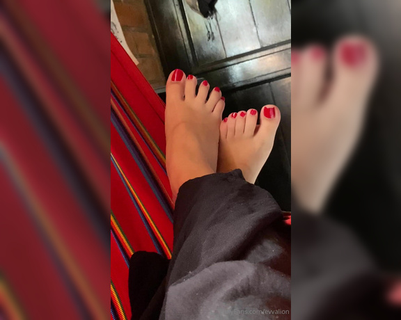 EvvaLion aka evvalion - 07-29-2024 OnlyFans Video - Good day footlovers