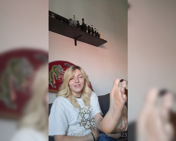 LaaMiss23 aka lamiss23 - 07-13-2022 OnlyFans Video - Una bella leccata di piedi solo per voi