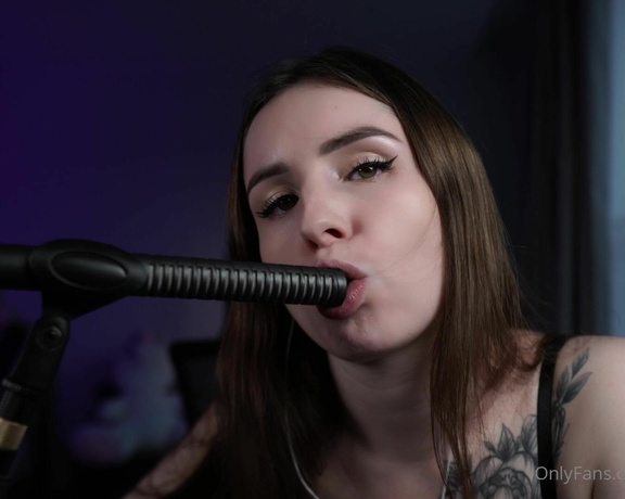 Princess Malinkaa aka malinkaa98 - 04-25-2024 OnlyFans Video - ASMR fingers suck , spit paint , long micro stroke amp licking , hand job