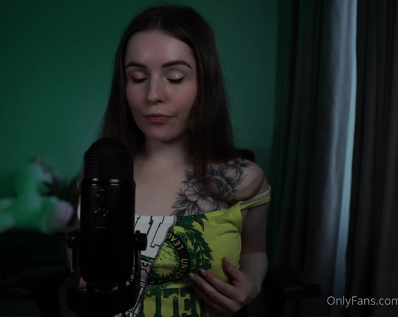 Princess Malinkaa aka malinkaa98 - 12-06-2024 OnlyFans Video - ASMR yeti lick long micro licks with TWERK  and ass views, eye contact in the