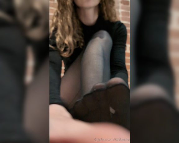 LittleKiss_ka aka littlekiss_ka - 11-13-2024 OnlyFans Video - Do you think feet are so sexy