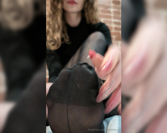 LittleKiss_ka aka littlekiss_ka - 11-13-2024 OnlyFans Video - Do you think feet are so sexy