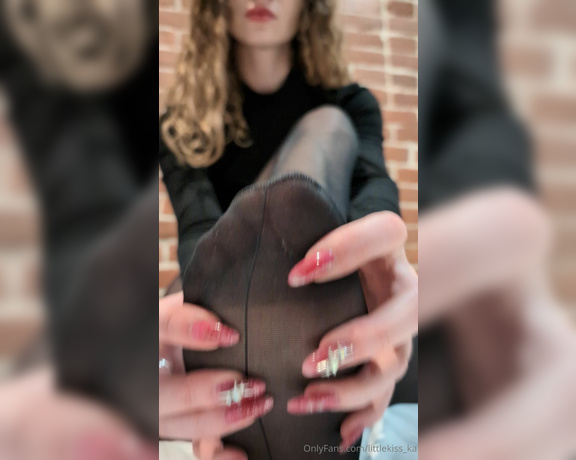 LittleKiss_ka aka littlekiss_ka - 11-13-2024 OnlyFans Video - Do you think feet are so sexy