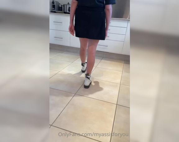 Myassisforyou aka myassisforyou - 11-12-2021 OnlyFans Video - Who wants some more Upskirts