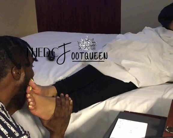 Thedcfootqueen aka thedcfootqueen - 06-19-2024 OnlyFans Video - Super ticklish foot worship