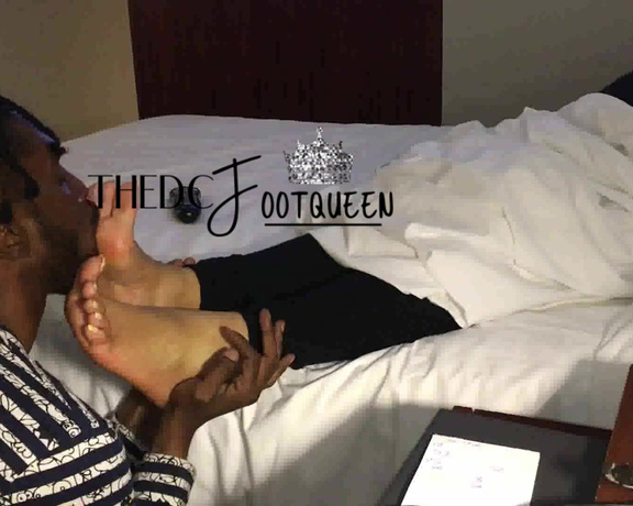 Thedcfootqueen aka thedcfootqueen - 06-19-2024 OnlyFans Video - Super ticklish foot worship