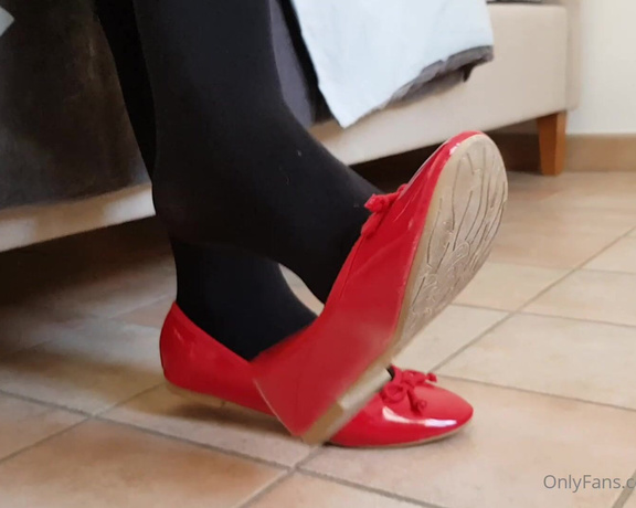 Dame Olga aka dameolgaff - 04-09-2022 OnlyFans Video - Shoejob in Red Ballet Flats and Opaque Stockings In this clip, I show cute ballet flats