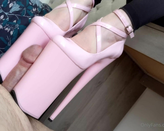 Dame Olga aka dameolgaff - 04-08-2023 OnlyFans Video - Shoejob in Extreme Platform Heels How high are these extreme platform heels Honestly, I dont know