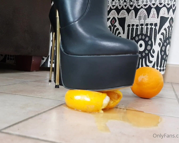 Dame Olga aka dameolgaff - 01-25-2022 OnlyFans Video - Oranges Squeeze with High Heel Boots This is a short clip where I crush two oranges