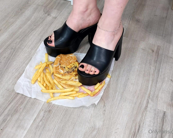 Dame Olga aka dameolgaff - 02-08-2024 OnlyFans Video - 318 Burger Queen Fast Food Crush and Shoes Cleaning Today, I cook for my sub of