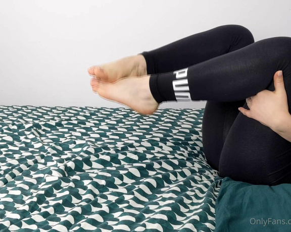 Dame Olga aka dameolgaff - 03-09-2023 OnlyFans Video - 209 100 Barefoot Footjob in Black Leggings I have been working out today and my small