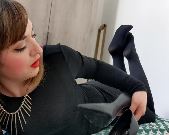 Dame Olga aka dameolgaff - 05-27-2024 OnlyFans Video - 353 Nylon Footjob and Cum on Black Pantyhose I wear a little black dress and black