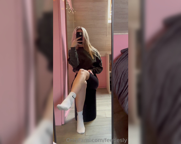 Goddess Lesly aka leslyfeet - 04-19-2023 OnlyFans Video - Let me take them off for you