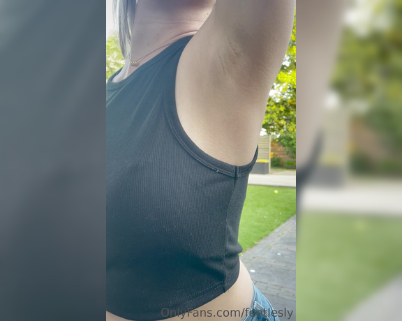 Goddess Lesly aka leslyfeet - 06-07-2023 OnlyFans Video - I see more and more fans for my armpits Tell me