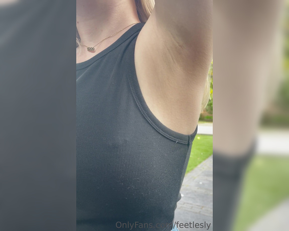 Goddess Lesly aka leslyfeet - 06-07-2023 OnlyFans Video - I see more and more fans for my armpits Tell me