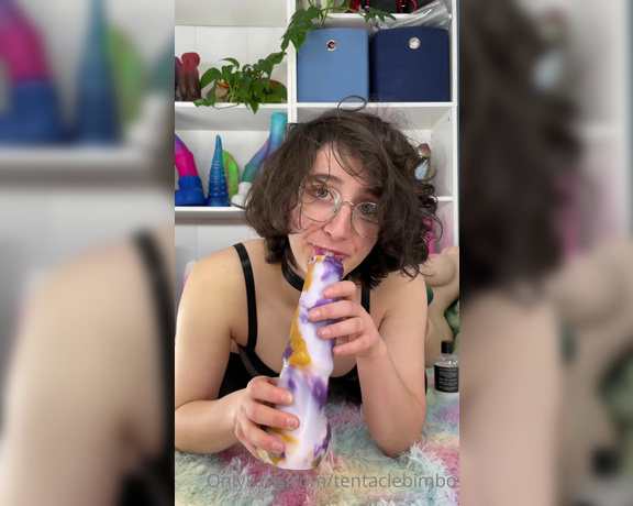 TentacleBimbo aka tentaclebimbo - 12-31-2022 OnlyFans Video - Sloppy blowjob and riding Bumblehooves I love doing these blowjobs so much, Ive got so many