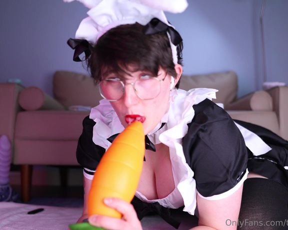 TentacleBimbo aka tentaclebimbo - 10-25-2024 OnlyFans Video - You hired a new bunny maid to clean and cook you dinner