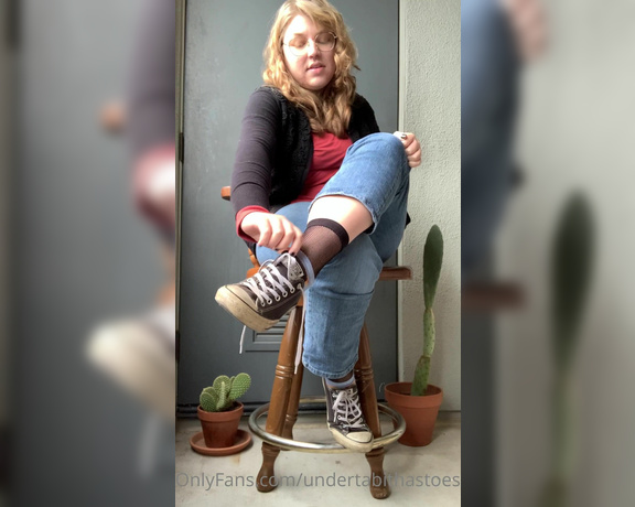 Tabitha Toes aka tabithatoes - 02-09-2021 OnlyFans Video - Roughly six minutes of me dangling and teasing you as I take off my shoes and