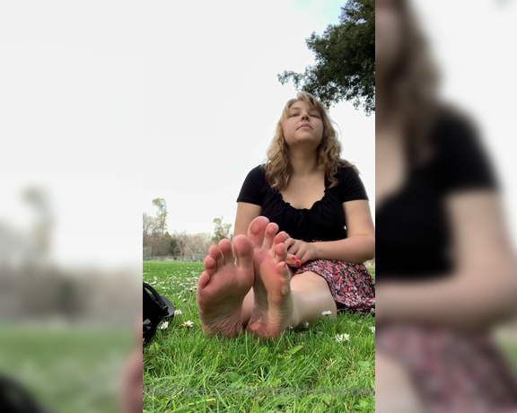 Tabitha Toes aka tabithatoes - 03-03-2021 OnlyFans Video - 4min public shoedirty sole play Come watch me wiggle my toes in the park Would you