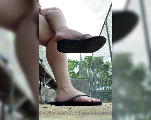 Tabitha Toes aka tabithatoes - 04-12-2021 OnlyFans Video - 7min flip flop dangle in public, at the baseball field