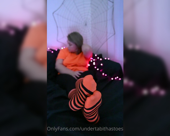 Tabitha Toes aka tabithatoes - 10-06-2021 OnlyFans Video - POV Its the end of the night and youre helping your best friend clean up halloween