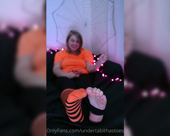 Tabitha Toes aka tabithatoes - 10-06-2021 OnlyFans Video - POV Its the end of the night and youre helping your best friend clean up halloween