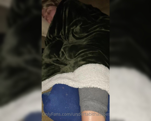 Tabitha Toes aka tabithatoes - 12-03-2021 OnlyFans Video - Hahahah yes I 100 was asleep, yes this is 100 consensual _ I literally told him