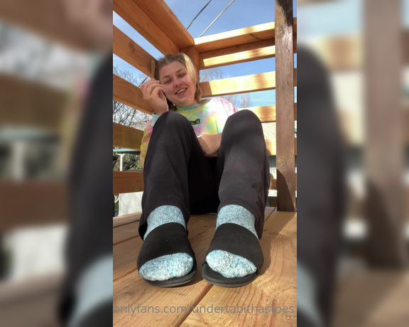 Tabitha Toes aka tabithatoes - 01-15-2022 OnlyFans Video - 12 minutes of me getting stoned with you in the morning I start with my socks